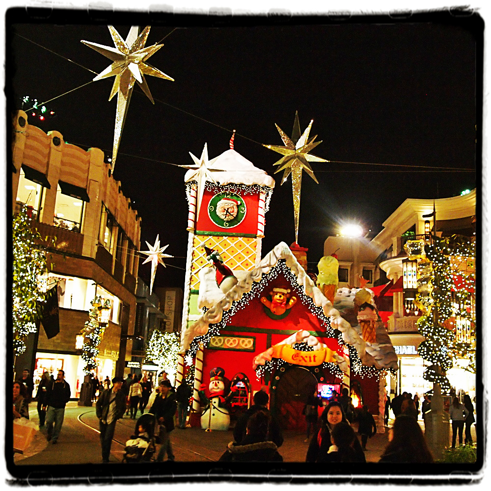 Pacific park is open on christmas day from 11:00 am to 10:00 pm, so get outside and. My Los Angeles Christmas Earth2Eartha