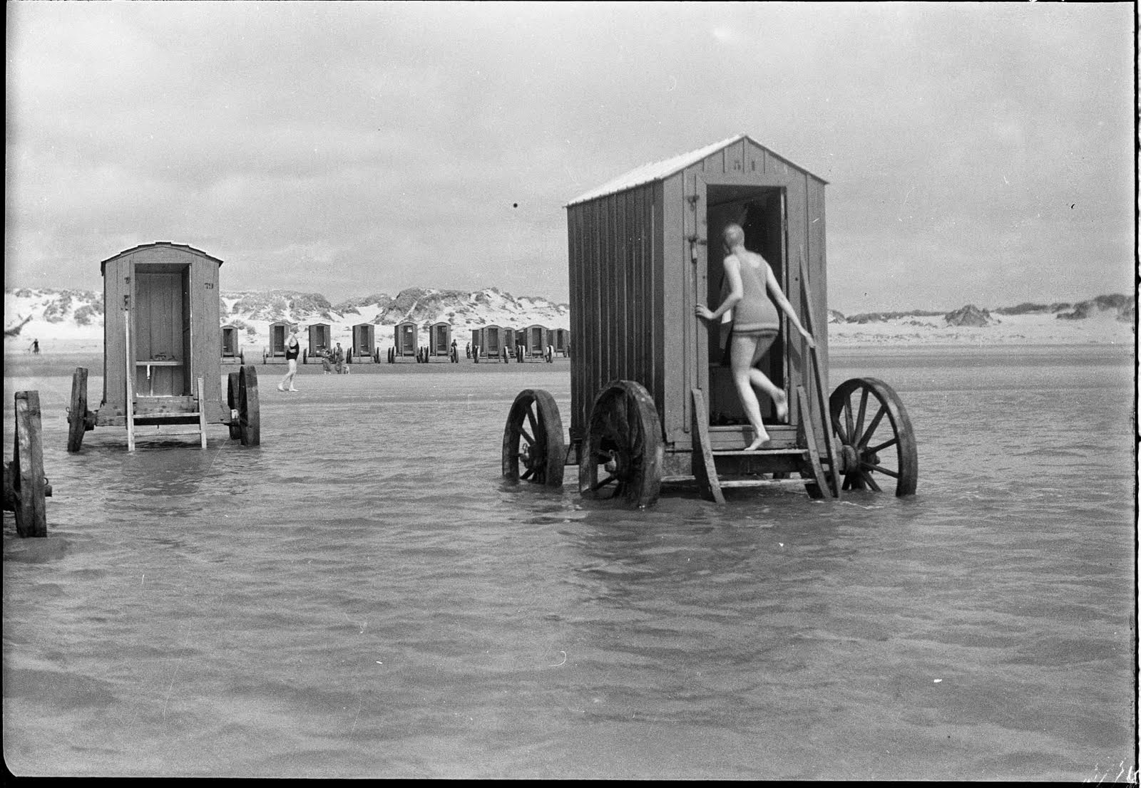 Visitors will also be able to see an original wooden bathing. A Collection of 45 Interesting Vintage Photographs of Bathing Machines