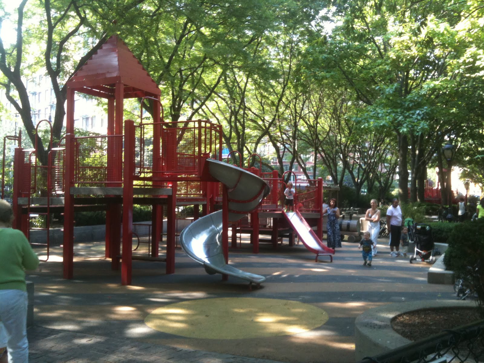 Web the park includes a community garden, three playgrounds, a grand lawn, basketball courts, a tennis court, a butterfly garden, and a gazebo for hosting events and parties. New York City Park Hopper Washington Market Park