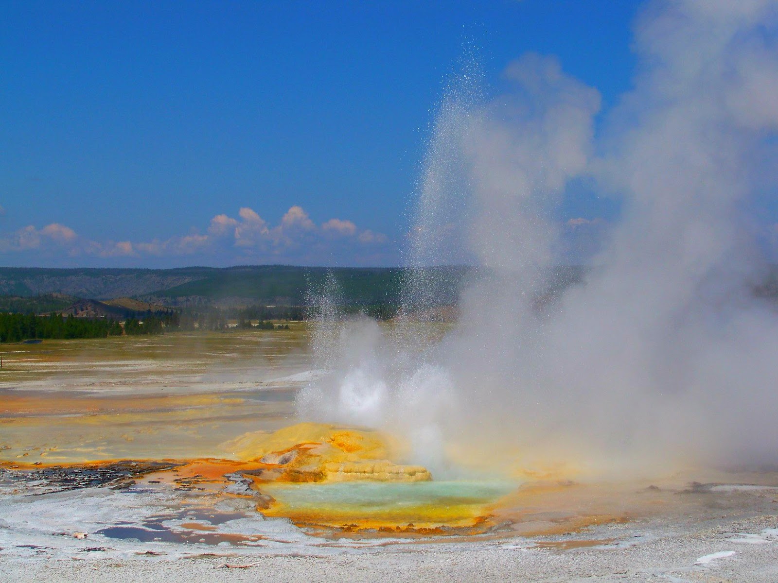 Old faithful geyser has an average temperate of 169.7°f (76.5°c), an average ph of 9, and an average conductivity of 1972 us/cm. Runaway Bridal Planner Geysers of Yellowstone National Park